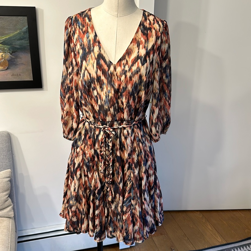 Evereve dress. Brand new. Never worn. Multi color warm tones. Size small.